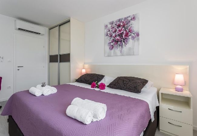 Apartamento en Podstrana - Apartamento en Podstrana-Sv.Martin con Seaview, Terraza, Acondicionador, WIFI (4777-1) Apartamento en Podstrana - Apartamento en Podstrana-Sv.Martin con Seaview, Terraza, Acondicionador, WIFI (4777-1)