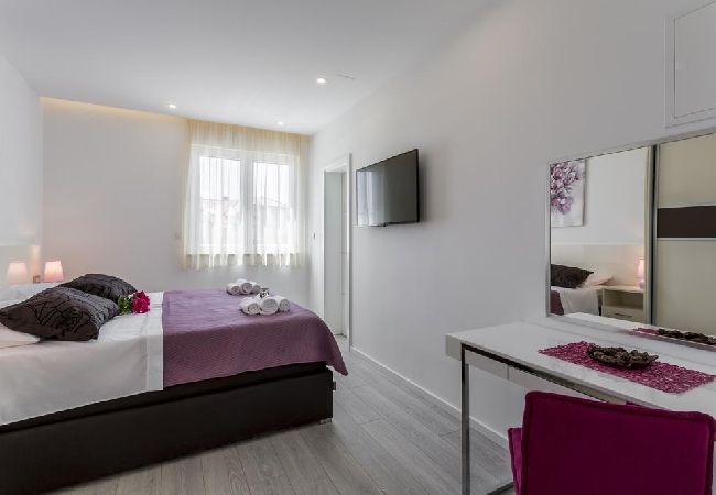 Apartamento en Podstrana - Apartamento en Podstrana-Sv.Martin con Seaview, Terraza, Acondicionador, WIFI (4777-1) Apartamento en Podstrana - Apartamento en Podstrana-Sv.Martin con Seaview, Terraza, Acondicionador, WIFI (4777-1)