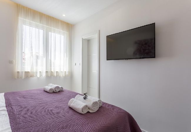 Apartamento en Podstrana - Apartamento en Podstrana-Sv.Martin con Seaview, Terraza, Acondicionador, WIFI (4777-1) Apartamento en Podstrana - Apartamento en Podstrana-Sv.Martin con Seaview, Terraza, Acondicionador, WIFI (4777-1)