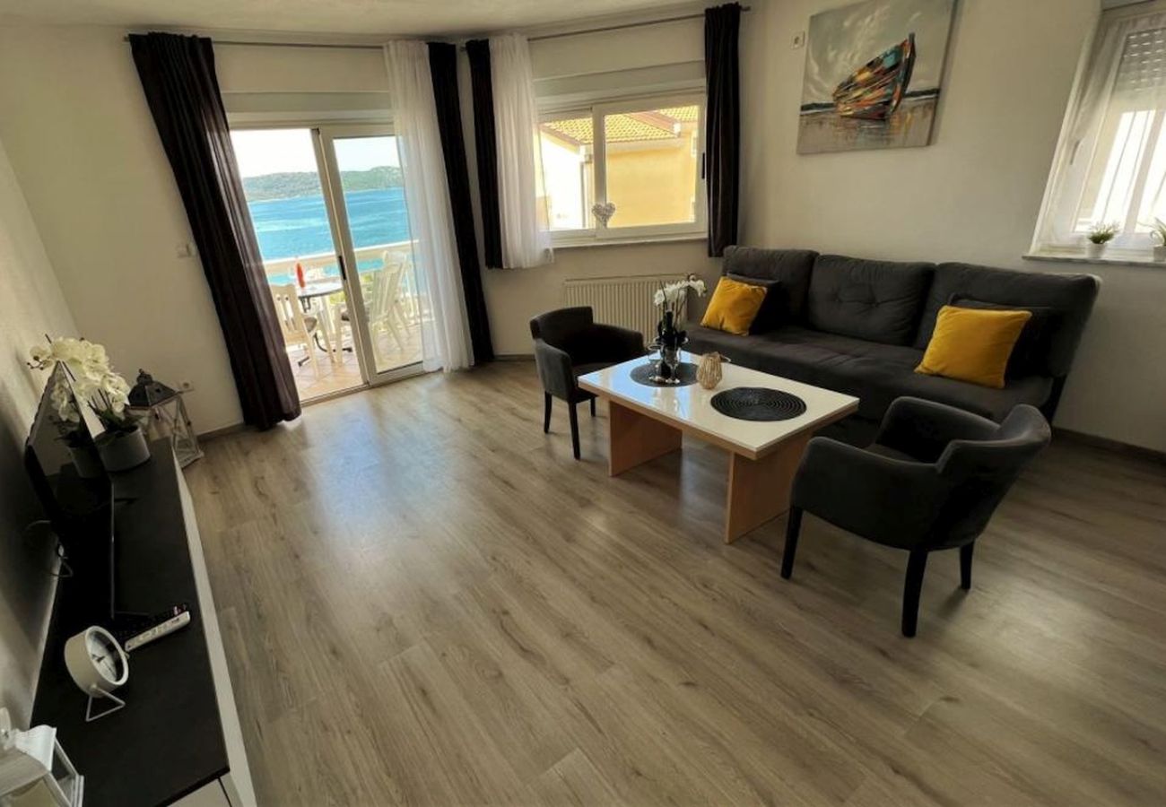 Apartamento en Trogir - Apartamento en Trogir con Seaview, Balcón, Acondicionador, WIFI (4786-1)