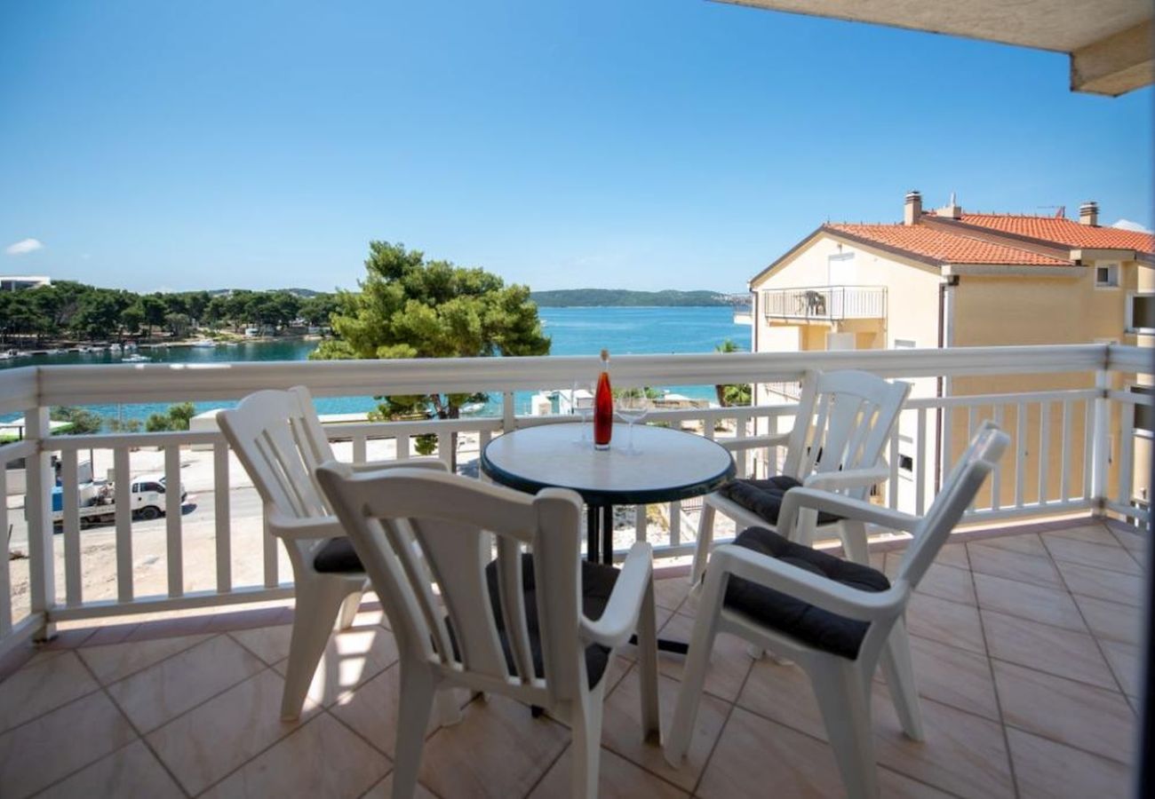 Apartamento en Trogir - Apartamento en Trogir con Seaview, Balcón, Acondicionador, WIFI (4786-1)