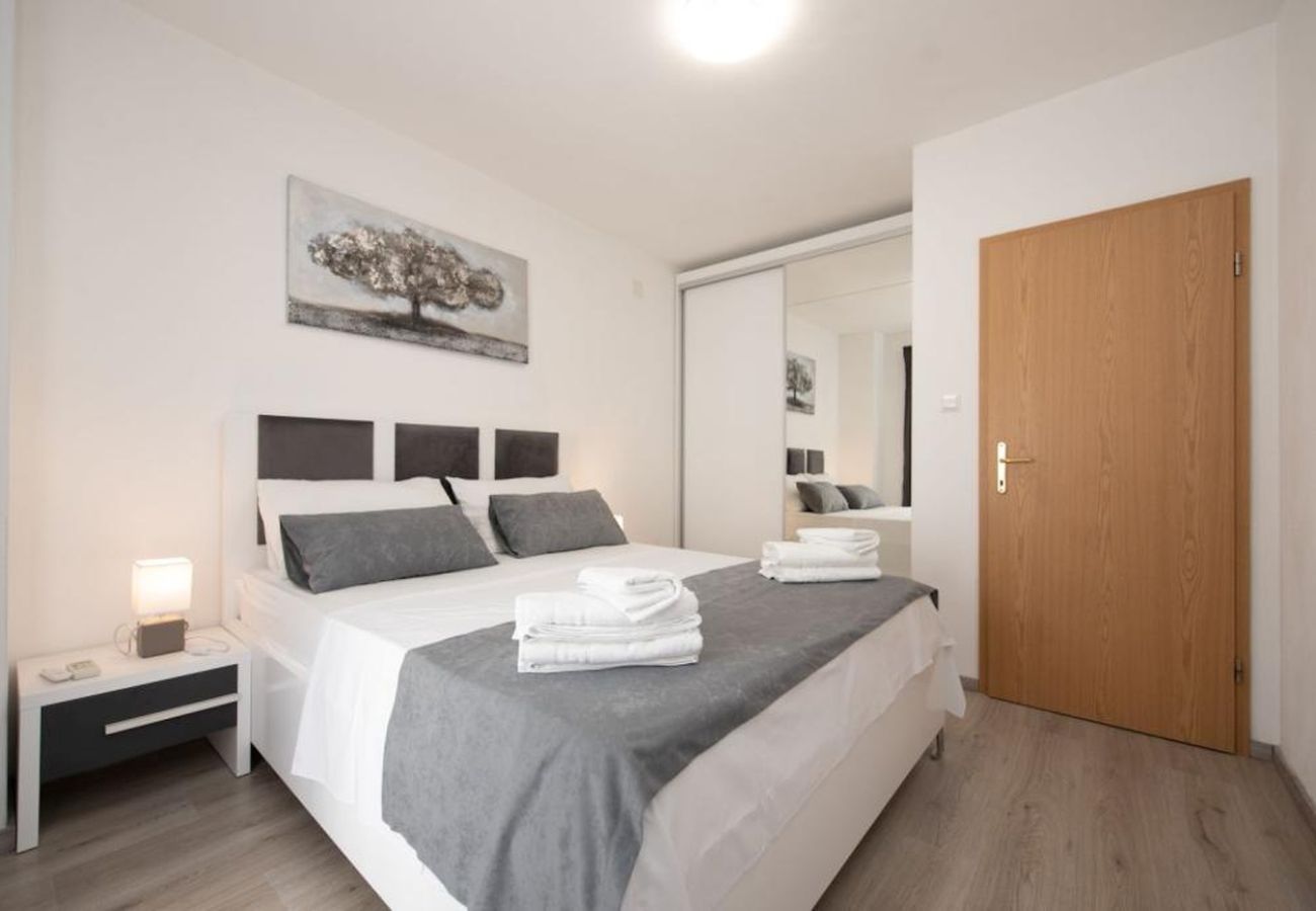 Apartamento en Trogir - Apartamento en Trogir con Seaview, Balcón, Acondicionador, WIFI (4786-1)
