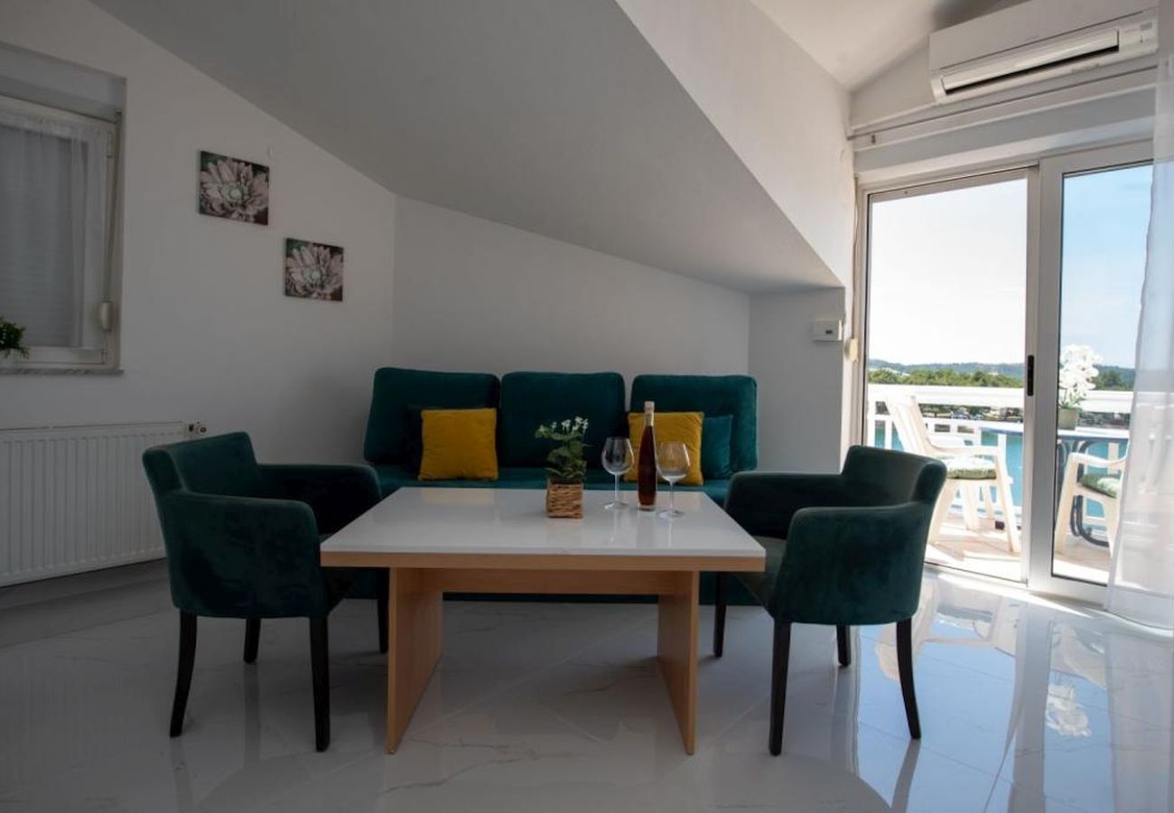 Apartamento en Trogir - Apartamento en Trogir con Seaview, Balcón, Acondicionador, WIFI (4786-2)