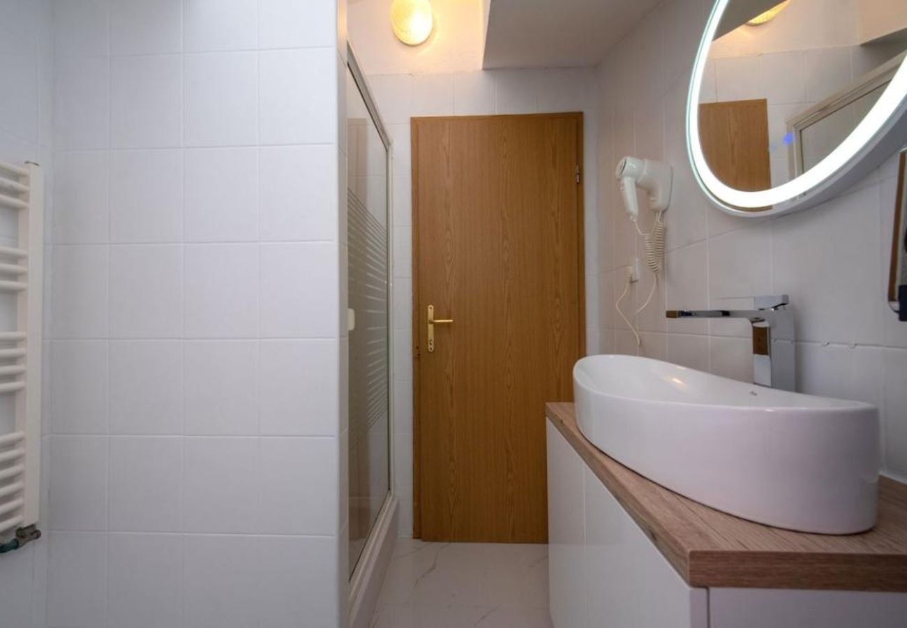 Apartamento en Trogir - Apartamento en Trogir con Seaview, Balcón, Acondicionador, WIFI (4786-2)