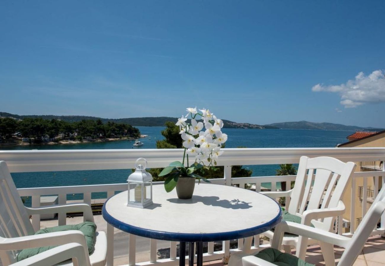 Apartamento en Trogir - Apartamento en Trogir con Seaview, Balcón, Acondicionador, WIFI (4786-2)