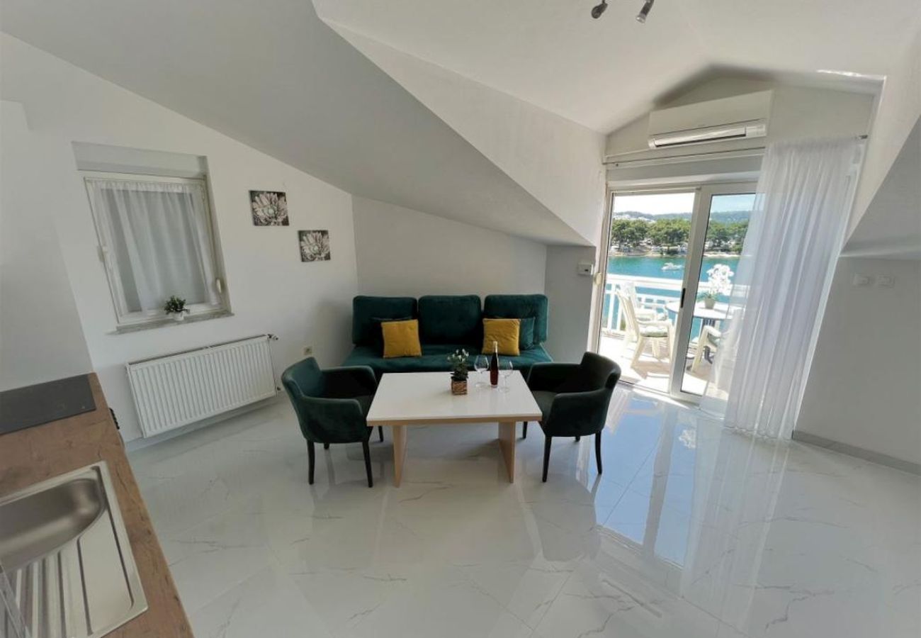 Apartamento en Trogir - Apartamento en Trogir con Seaview, Balcón, Acondicionador, WIFI (4786-2)