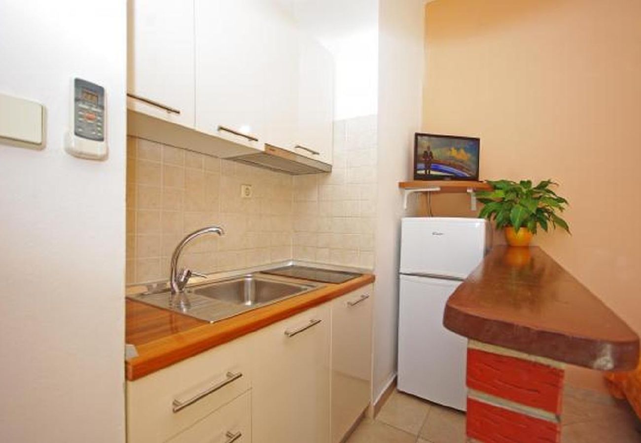 Apartamento en Nin - Apartamento en Zaton (Zadar) con Balcón, Acondicionador, WIFI (4810-2)