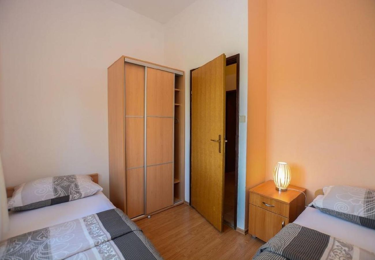 Apartamento en Nin - Apartamento en Zaton (Zadar) con Balcón, Acondicionador, WIFI (4810-2)