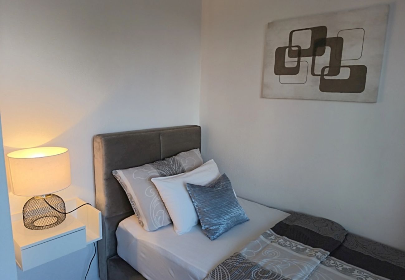 Apartamento en Nin - Apartamento en Zaton (Zadar) con Balcón, Acondicionador, WIFI (4810-2)