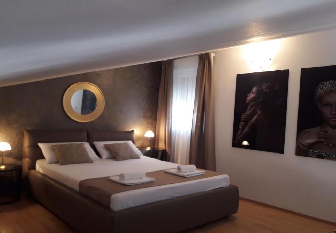 Apartamento en Opatija - Apartamento en Opatija con Seaview, Balcón, Acondicionador, WIFI (4812-2)