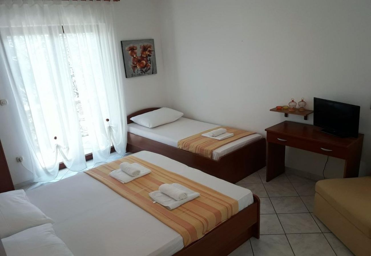 Apartamento en Sukošan - Apartamento en Sukošan con Terraza, Acondicionador, WIFI (4813-2)