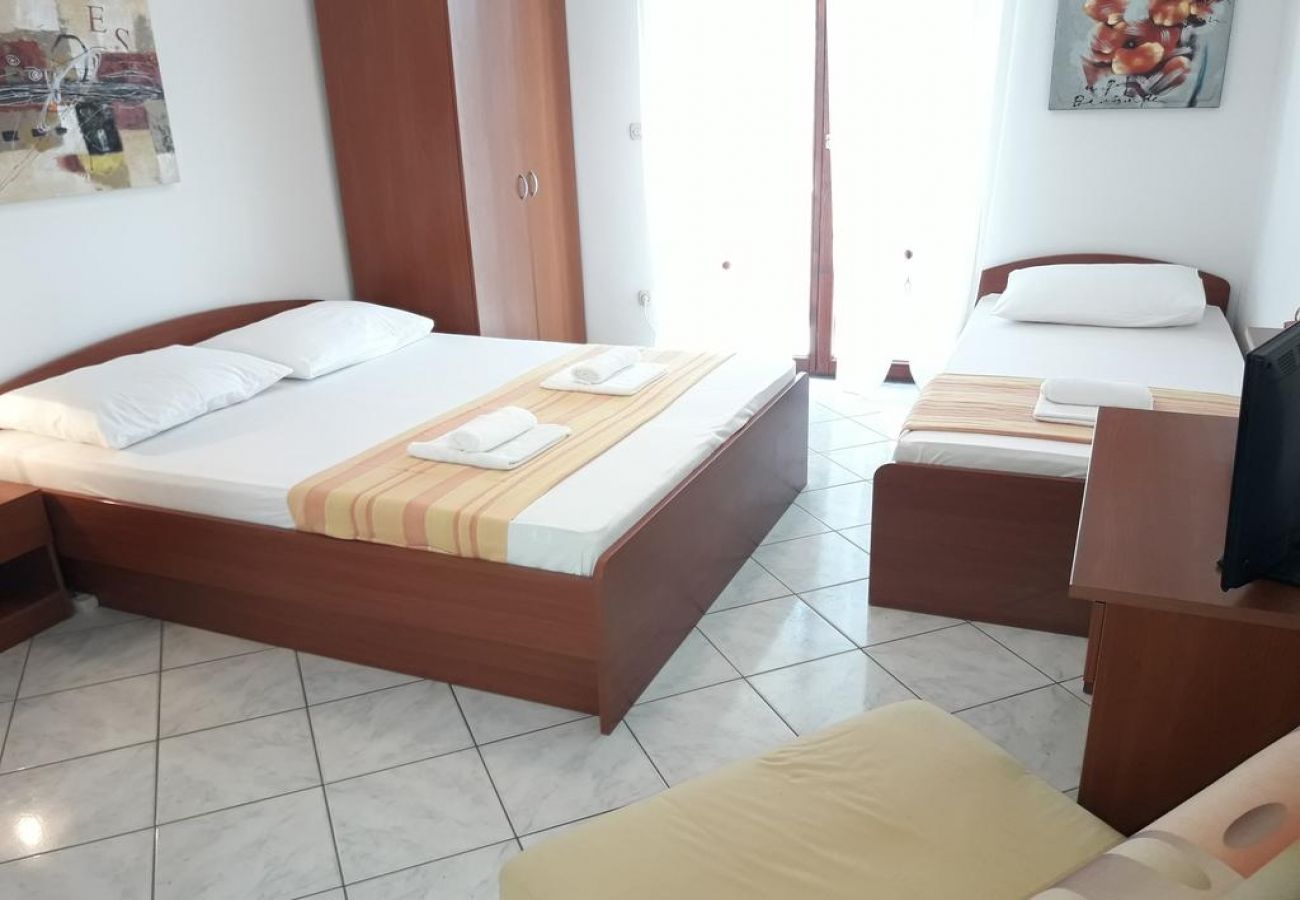 Apartamento en Sukošan - Apartamento en Sukošan con Terraza, Acondicionador, WIFI (4813-2)