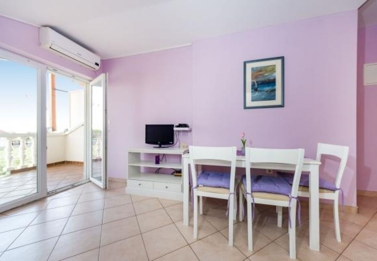 Apartamento en Nin - Apartamento en Zaton (Zadar) con Terraza, Acondicionador, WIFI, Lavadora (4814-3)