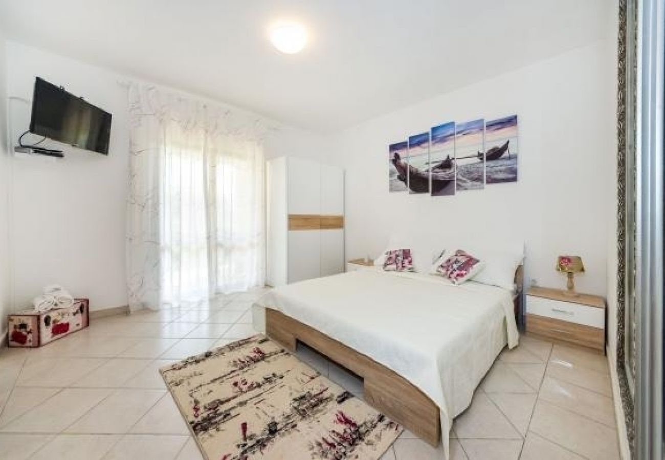 Apartamento en Nin - Apartamento en Zaton (Zadar) con Terraza, Acondicionador, WIFI, Lavadora (4814-4)