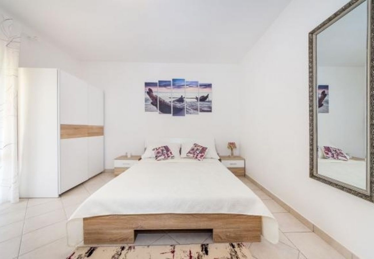 Apartamento en Nin - Apartamento en Zaton (Zadar) con Terraza, Acondicionador, WIFI, Lavadora (4814-4)