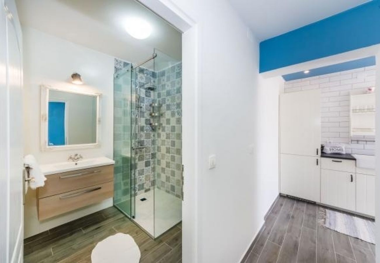 Apartamento en Nin - Apartamento en Zaton (Zadar) con Terraza, Acondicionador, WIFI, Lavadora (4814-6)