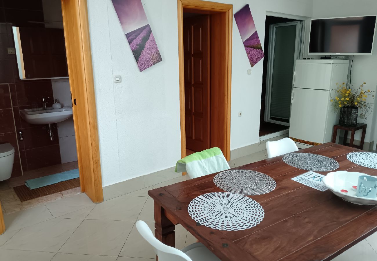 Apartamento en Biograd na moru - Apartamento en Biograd na Moru con Terraza, Acondicionador, WIFI, Lavavajillas (4818-1)