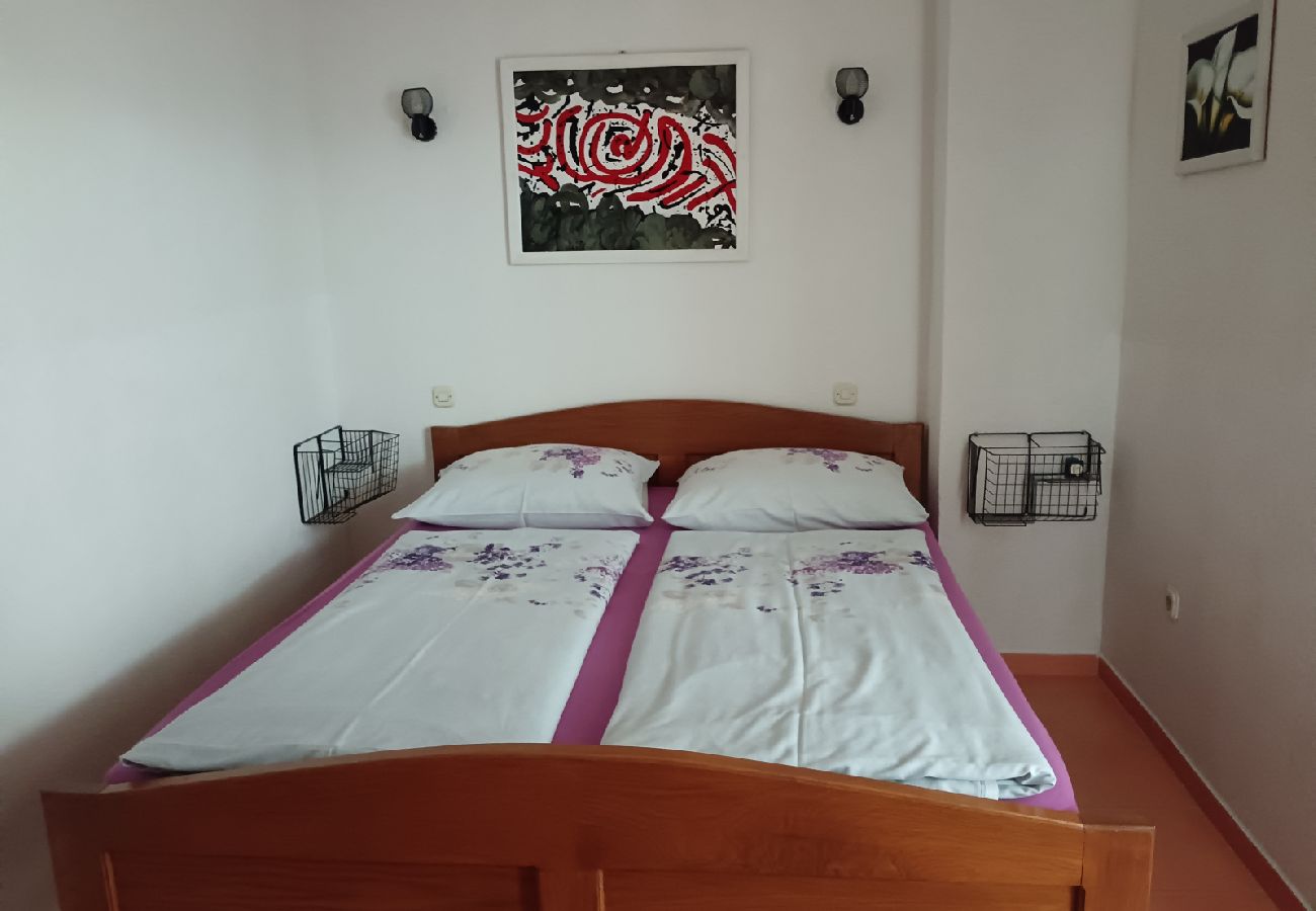 Apartamento en Biograd na moru - Apartamento en Biograd na Moru con Terraza, Acondicionador, WIFI, Lavavajillas (4818-1)