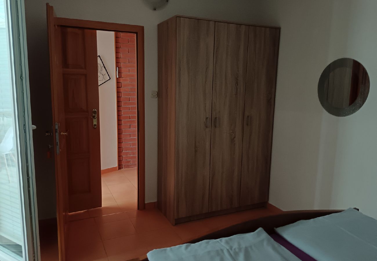 Apartamento en Biograd na moru - Apartamento en Biograd na Moru con Terraza, Acondicionador, WIFI, Lavavajillas (4818-1)