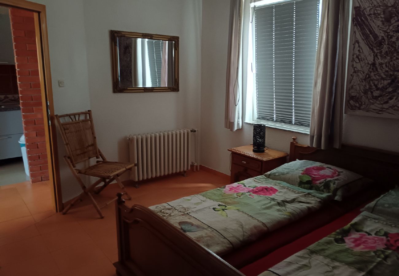 Apartamento en Biograd na moru - Apartamento en Biograd na Moru con Terraza, Acondicionador, WIFI, Lavavajillas (4818-1)