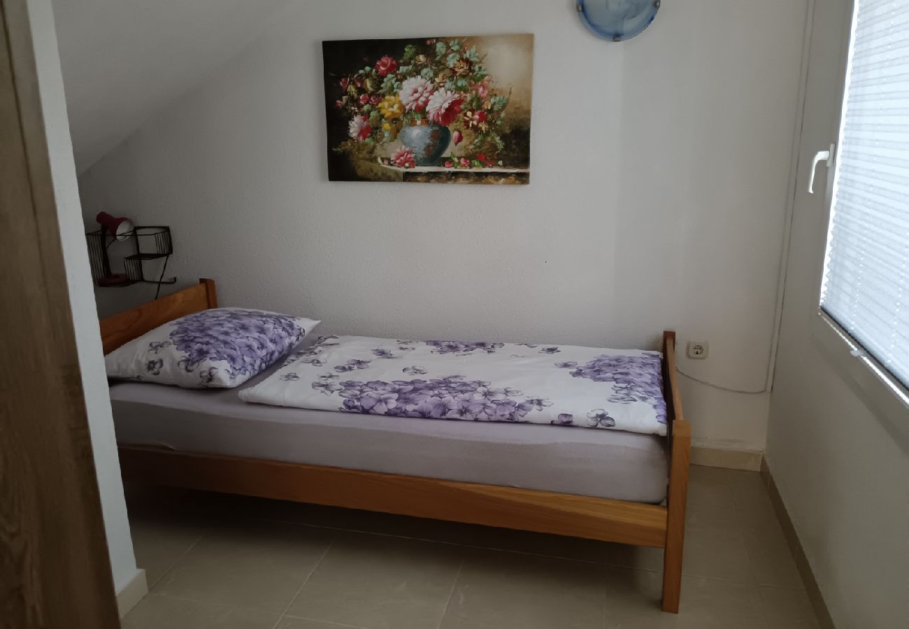 Apartamento en Biograd na moru - Apartamento en Biograd na Moru con Terraza, Acondicionador, WIFI, Lavavajillas (4818-1)