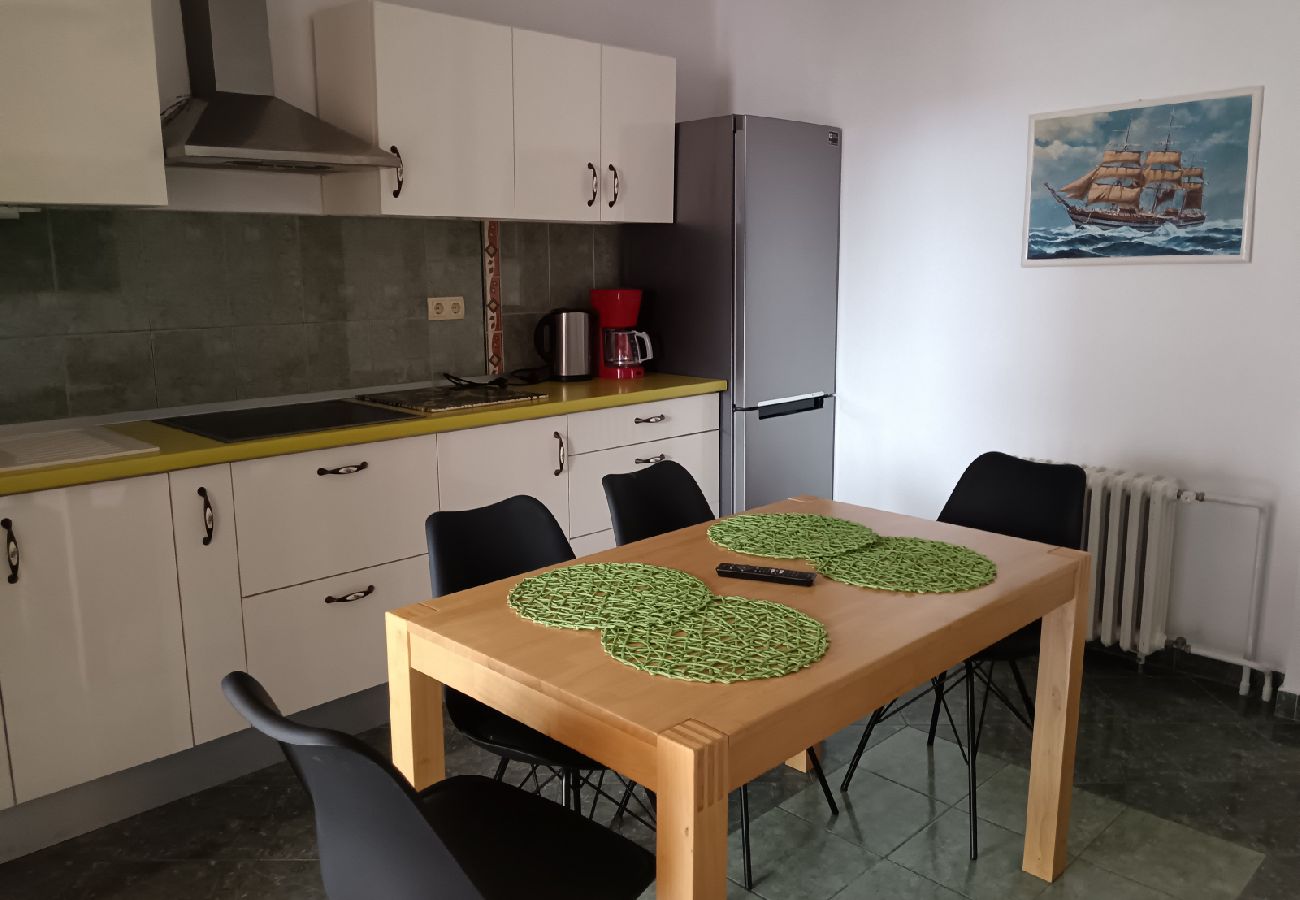 Apartamento en Biograd na moru - Apartamento en Biograd na Moru con Terraza, Acondicionador, WIFI, Lavavajillas (4818-2)