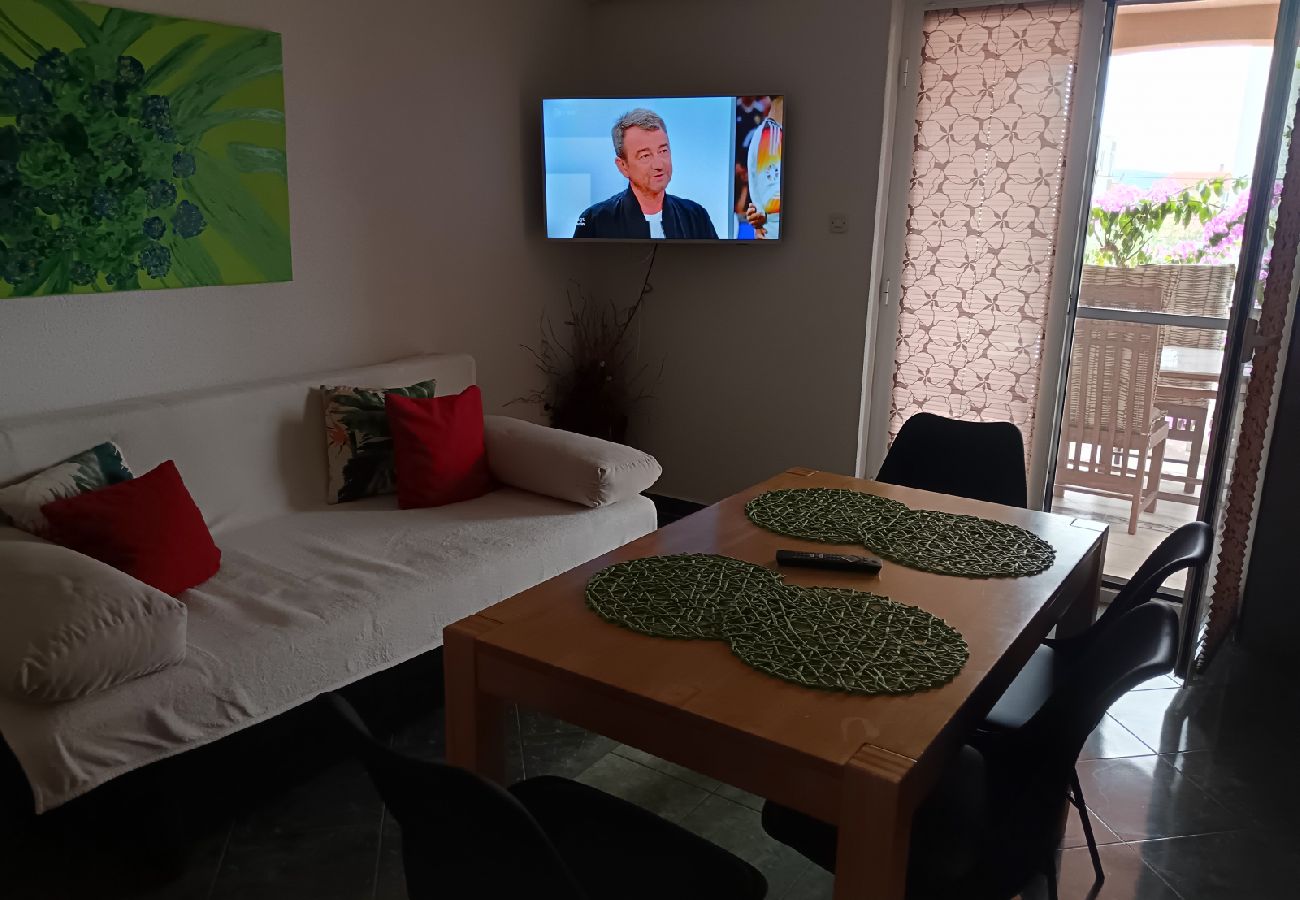 Apartamento en Biograd na moru - Apartamento en Biograd na Moru con Terraza, Acondicionador, WIFI, Lavavajillas (4818-2)