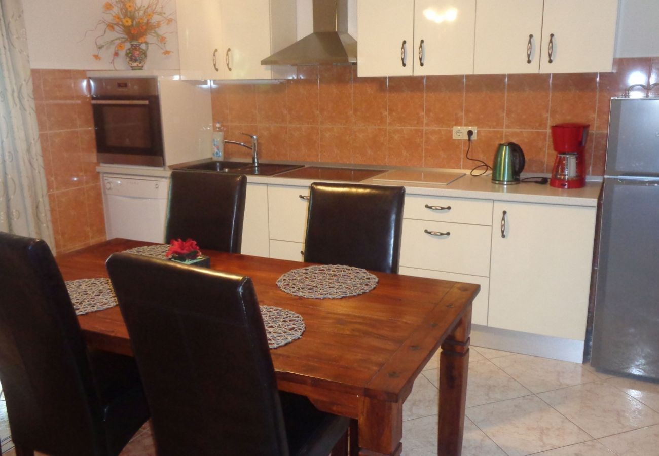 Apartamento en Biograd na moru - Apartamento en Biograd na Moru con Terraza, Acondicionador, WIFI, Lavavajillas (4818-7)