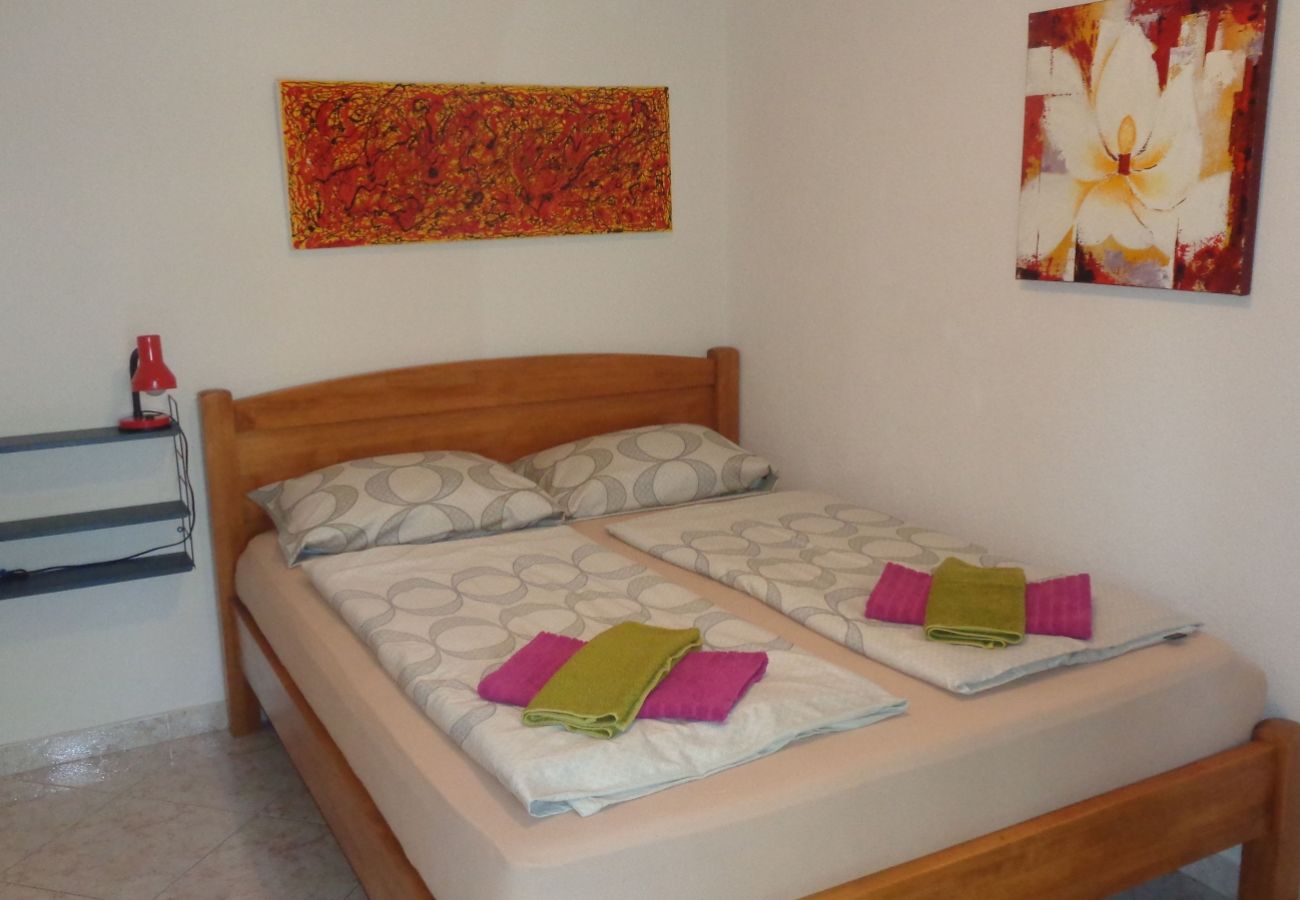 Apartamento en Biograd na moru - Apartamento en Biograd na Moru con Terraza, Acondicionador, WIFI, Lavavajillas (4818-7)