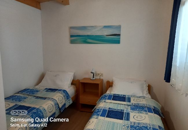 Apartamento en Nerezine - Apartamento en Nerezine con Terraza, Acondicionador, WIFI, Lavadora (4827-3) Apartamento en Nerezine - Apartamento en Nerezine con Terraza, Acondicionador, WIFI, Lavadora (4827-3)