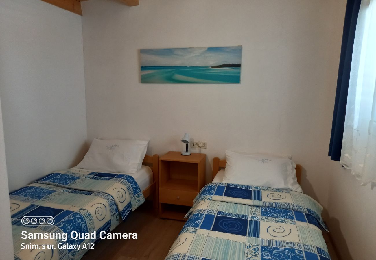 Apartamento en Nerezine - Apartamento en Nerezine con Terraza, Acondicionador, WIFI, Lavadora (4827-3)