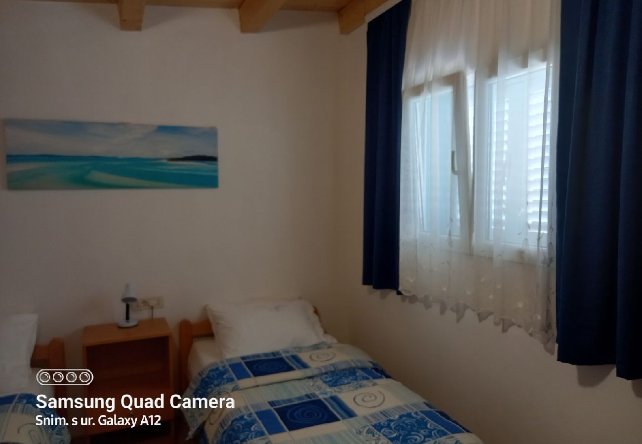 Apartamento en Nerezine - Apartamento en Nerezine con Terraza, Acondicionador, WIFI, Lavadora (4827-3)