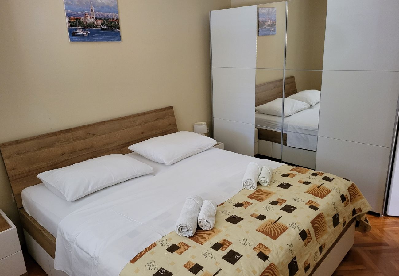 Apartamento en Vrsi - Apartamento en Vrsi con Terraza, Acondicionador, WIFI, Lavadora (4836-1)