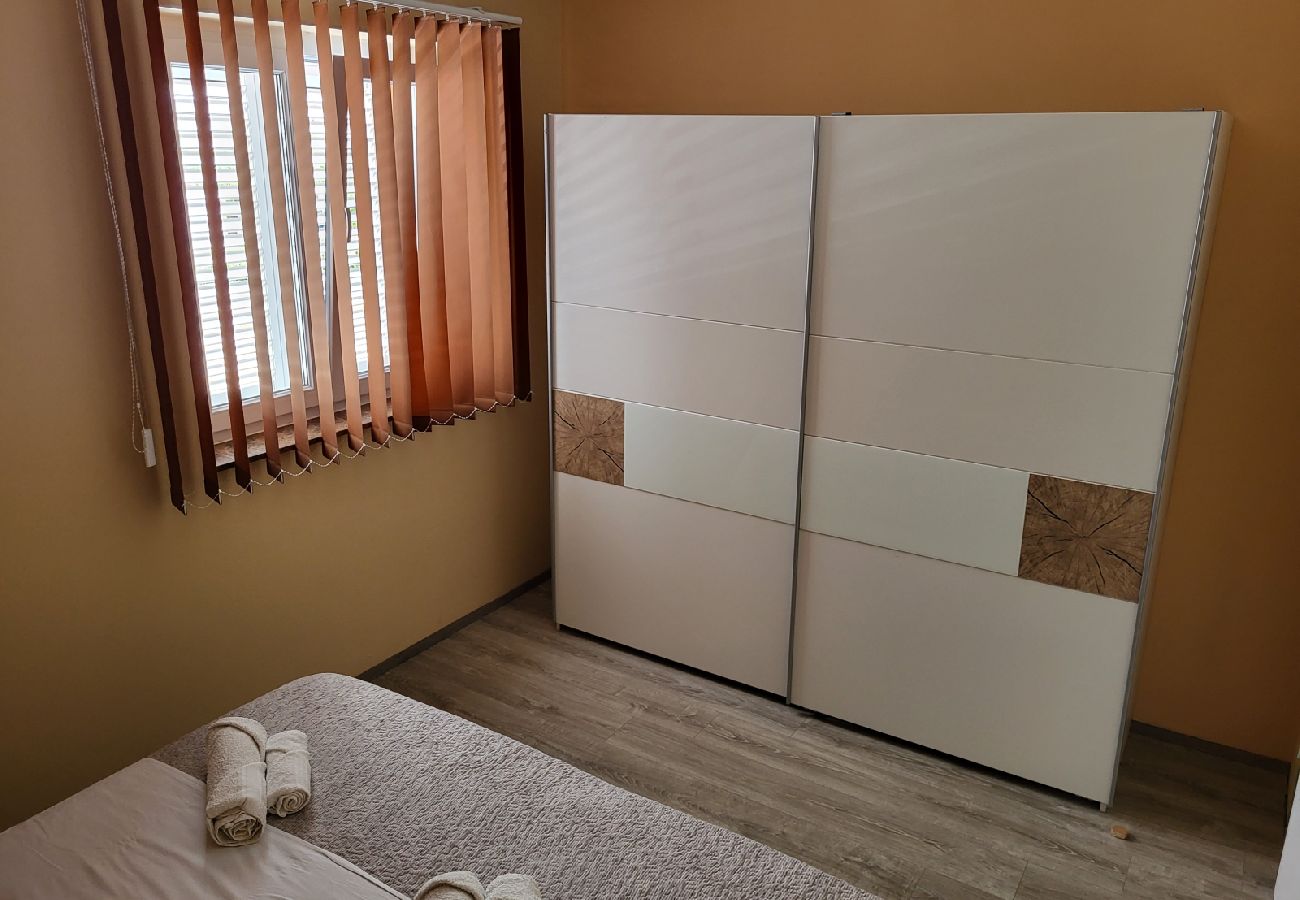 Apartamento en Vrsi - Apartamento en Vrsi con Terraza, Acondicionador, WIFI, Lavadora (4836-1)