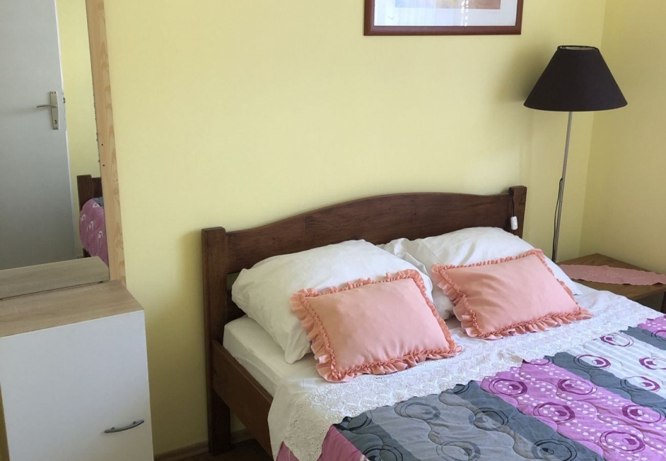 Apartamento en Ždrelac - Apartamento en Ždrelac con Balcón, Acondicionador, WIFI, Lavadora (4834-1)