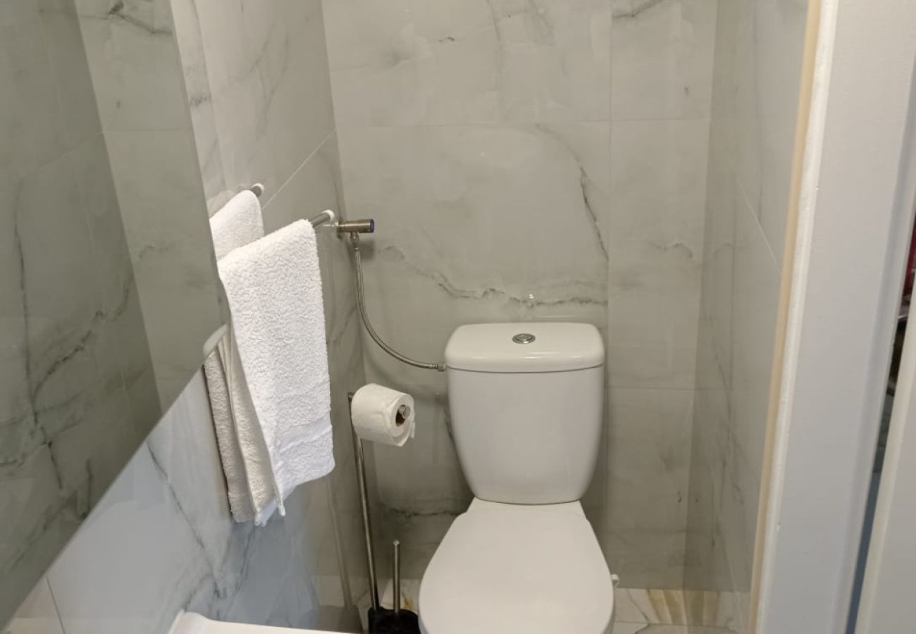 Apartamento en Ždrelac - Apartamento en Ždrelac con Balcón, Acondicionador, WIFI, Lavavajillas (4834-3)