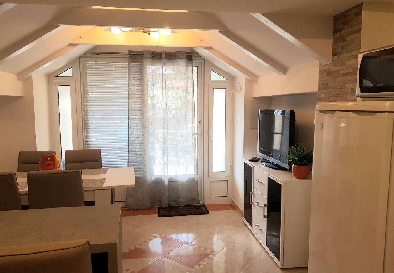 Apartamento en Baška - Apartamento en Baška con Terraza, Acondicionador, WIFI (4863-1)