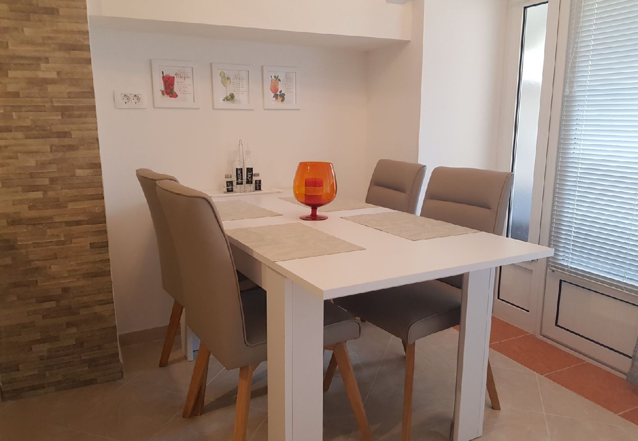 Apartamento en Baška - Apartamento en Baška con Terraza, Acondicionador, WIFI (4863-1)