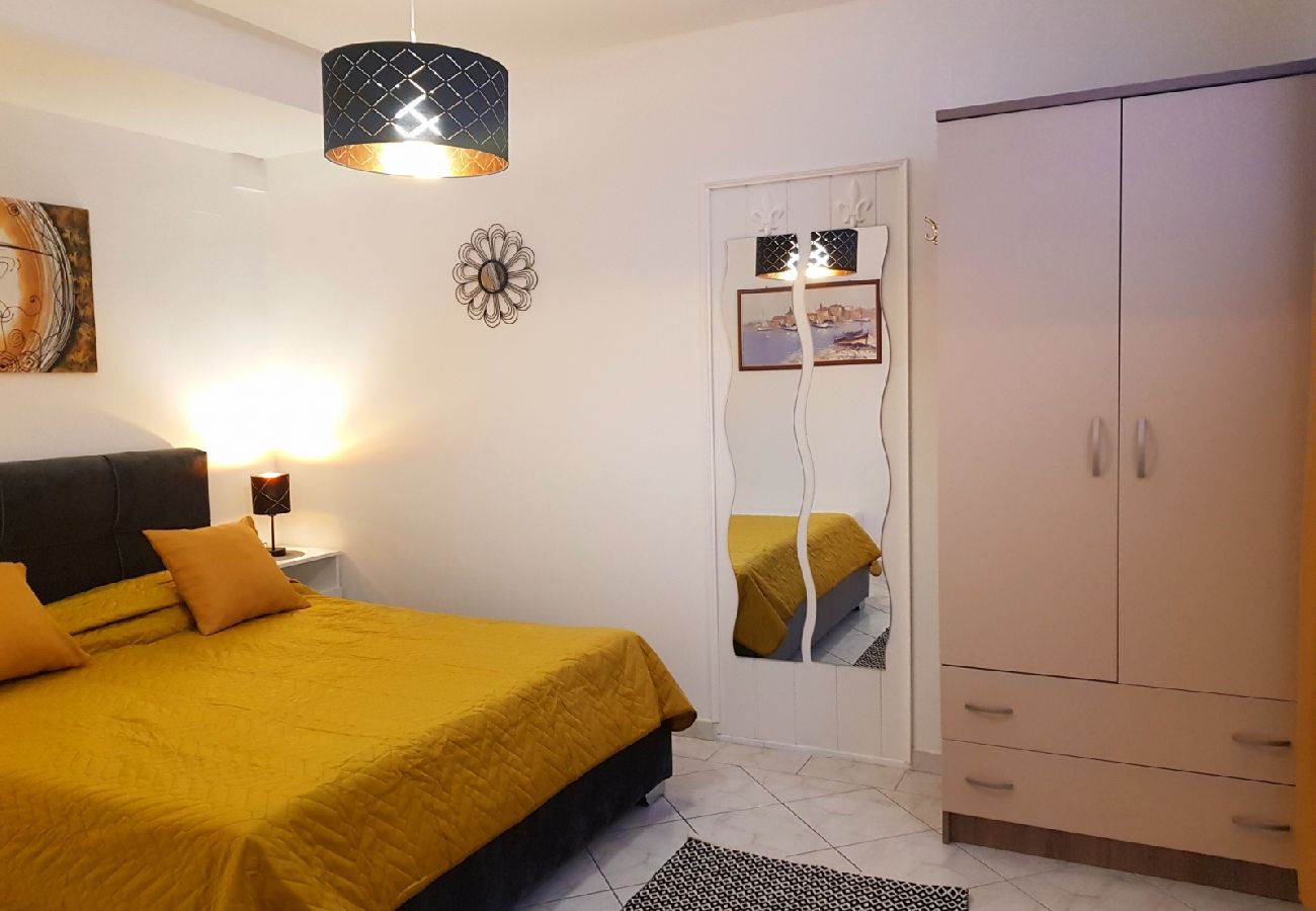 Apartamento en Baška - Apartamento en Baška con Terraza, Acondicionador, WIFI (4863-1)