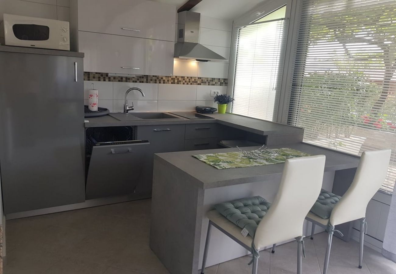 Apartamento en Baška - Apartamento en Baška con Terraza, Acondicionador, WIFI (4863-3)