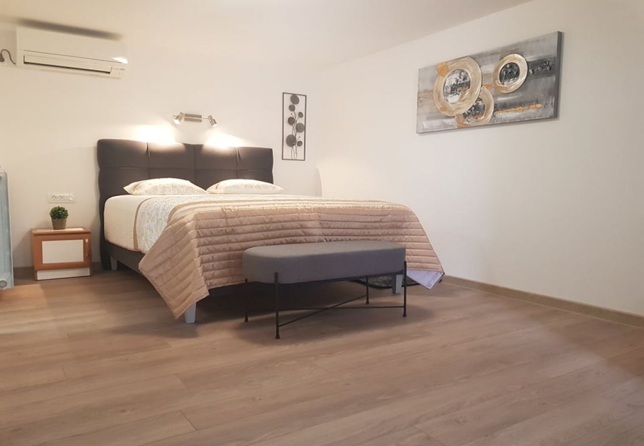 Apartamento en Baška - Apartamento en Baška con Terraza, Acondicionador, WIFI (4863-3)