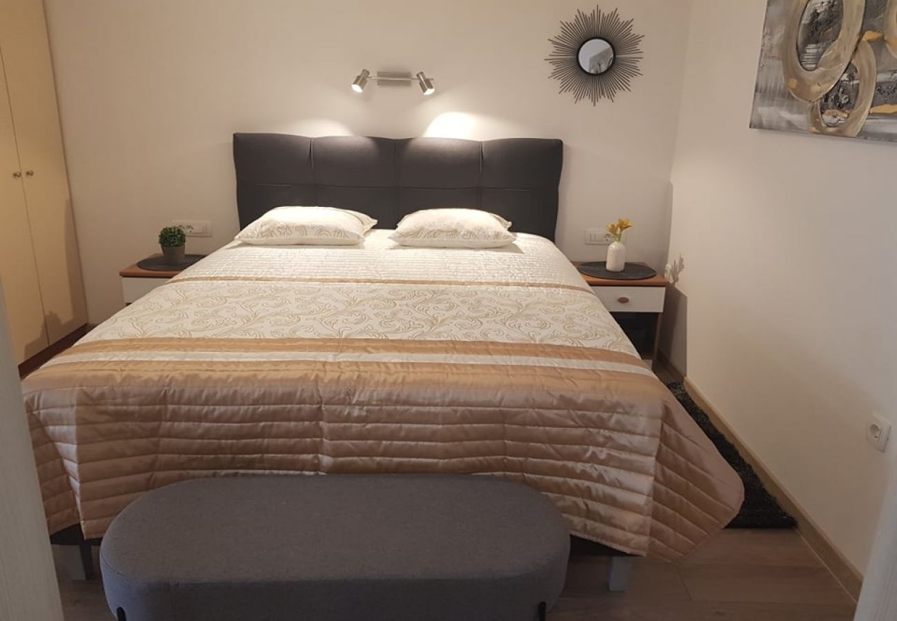 Apartamento en Baška - Apartamento en Baška con Terraza, Acondicionador, WIFI (4863-4)