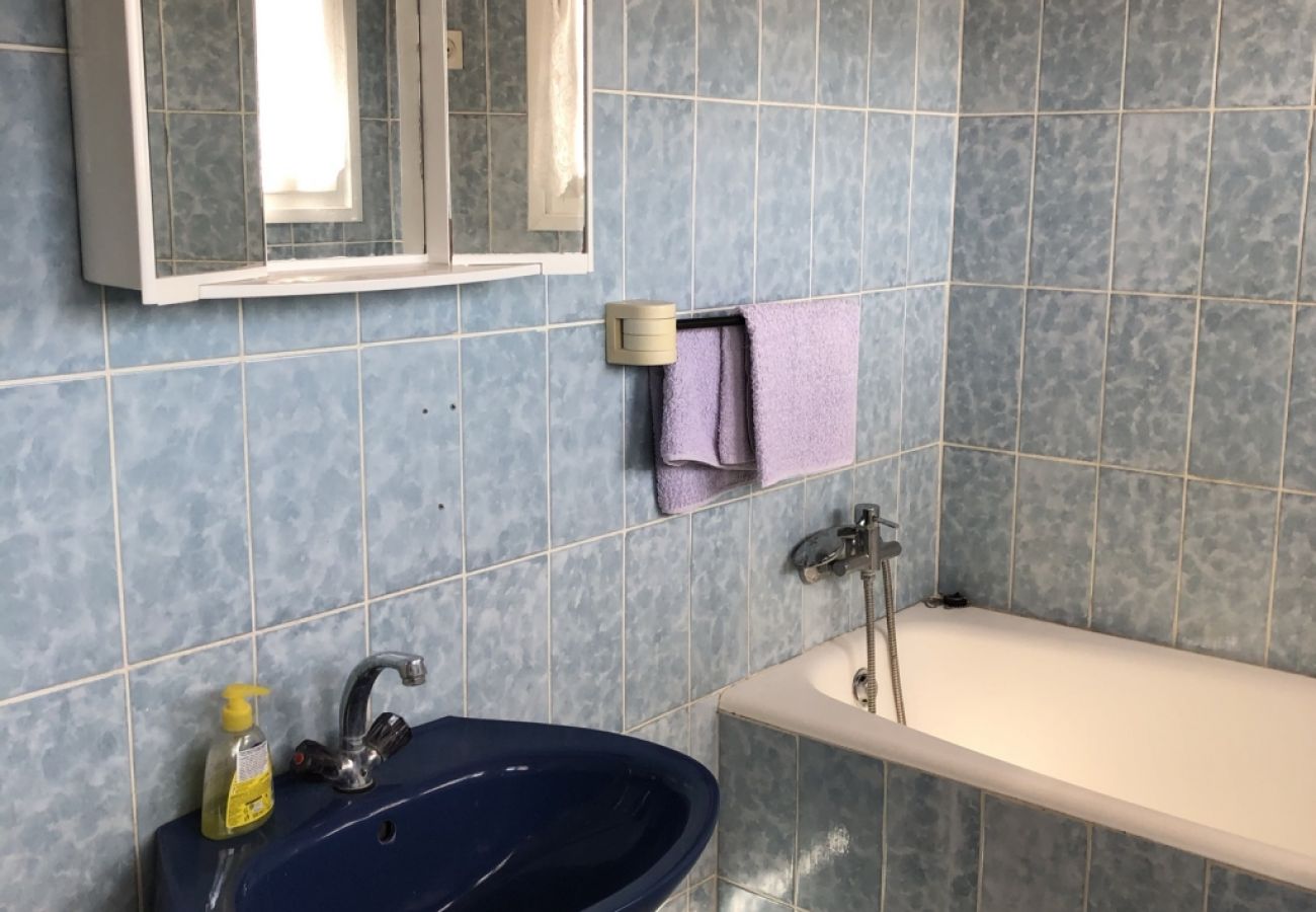 Apartamento en Ždrelac - Apartamento en Ždrelac con Balcón, Acondicionador, WIFI, Lavadora (4834-2)