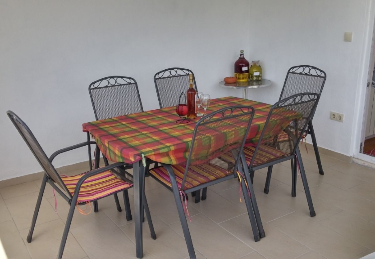 Apartamento en Okrug Donji - Apartamento en Okrug Donji con Terraza, Acondicionador, WIFI, Lavadora (4864-1)