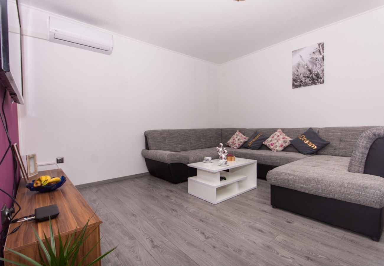 Apartamento en Okrug Gornji - Apartamento en Okrug Gornji con Seaview, Terraza, Acondicionador, WIFI (4882-3)