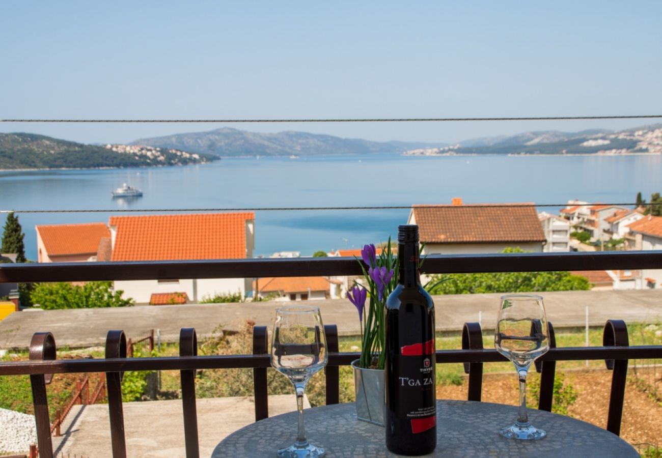 Apartamento en Okrug Gornji - Apartamento en Okrug Gornji con Seaview, Terraza, Acondicionador, WIFI (4882-3)