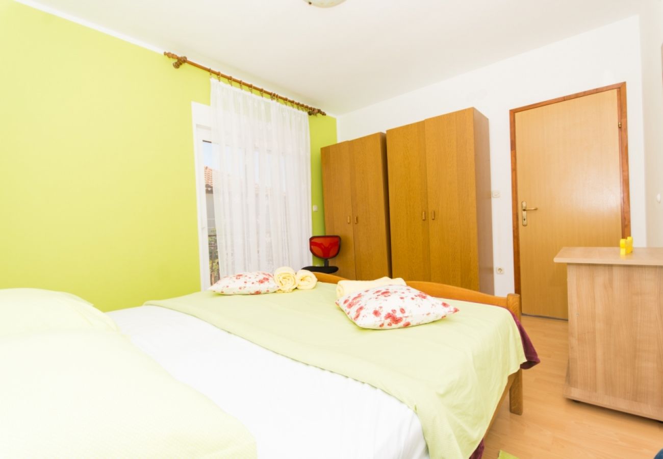 Apartamento en Okrug Gornji - Apartamento en Okrug Gornji con Seaview, Terraza, Acondicionador, WIFI (4882-3)