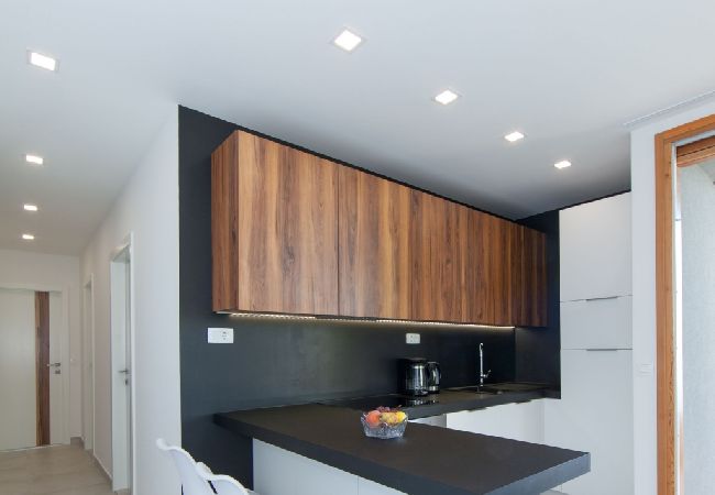 Apartamento en Brela - Apartamento en Brela con Seaview, Balcón, Acondicionador, WIFI (3524-9) Apartamento en Brela - Apartamento en Brela con Seaview, Balcón, Acondicionador, WIFI (3524-9)