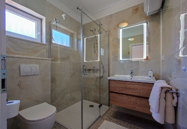 Apartamento en Kampor - Apartamento en Kampor con Seaview, Balcón, Acondicionador, WIFI (4838-1) Apartamento en Kampor - Apartamento en Kampor con Seaview, Balcón, Acondicionador, WIFI (4838-1)