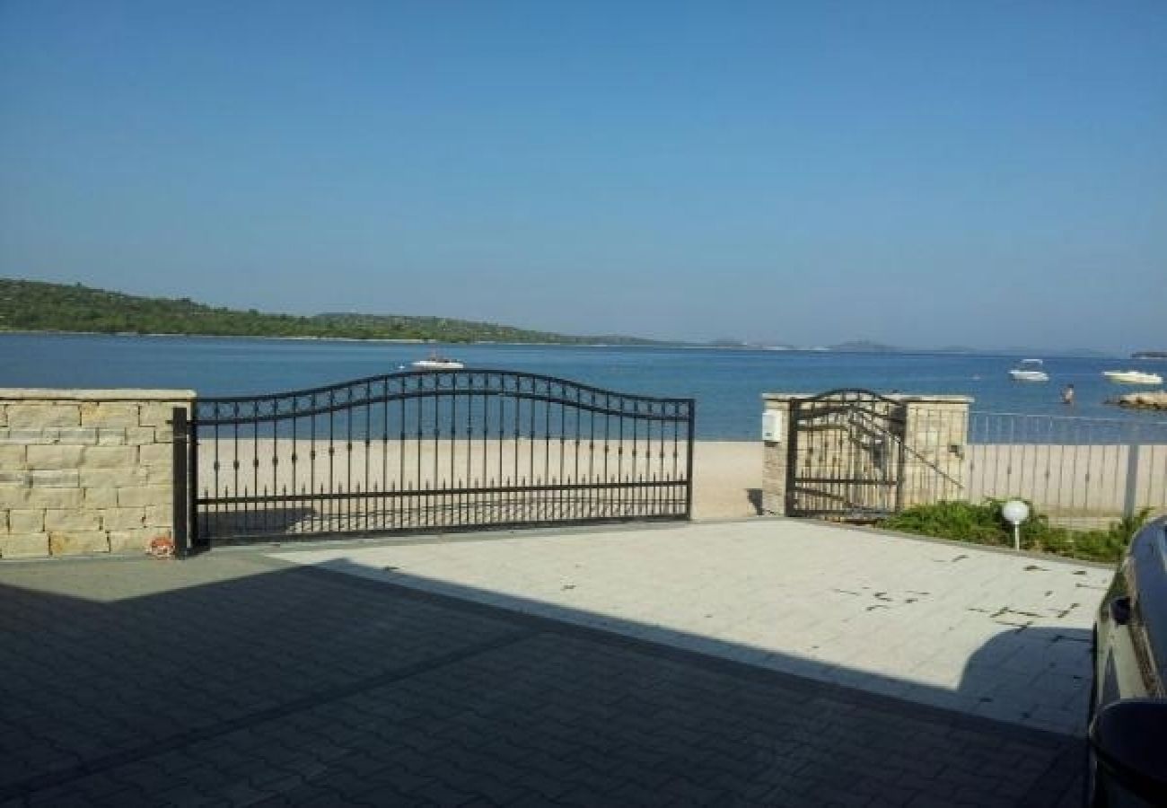 Apartamento en Pirovac - Apartamento en Pirovac con Seaview, Terraza, Acondicionador, WIFI (4925-2)